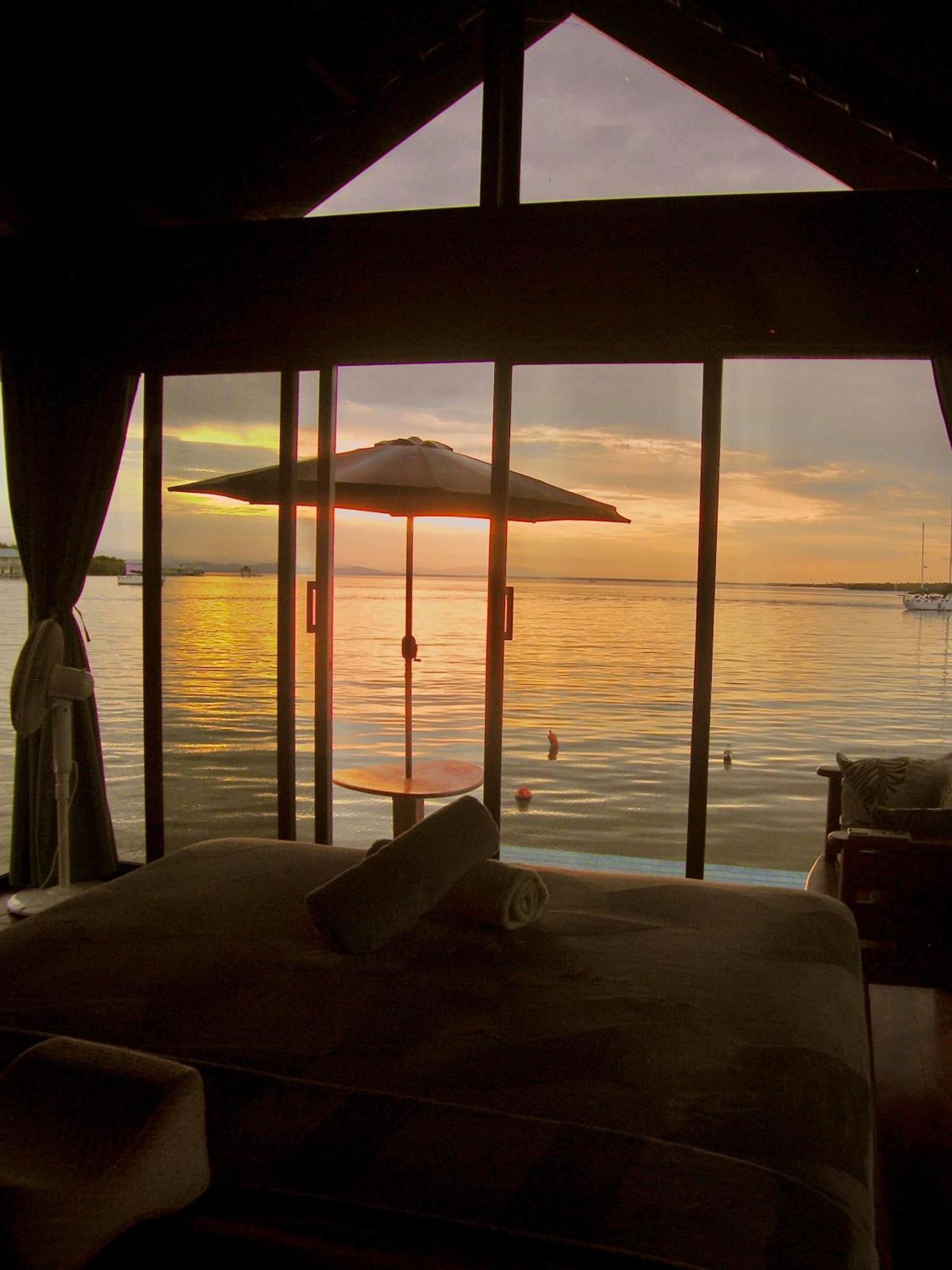 Barrbra Bnb Over The Sea Bocas del Toro Exteriör bild