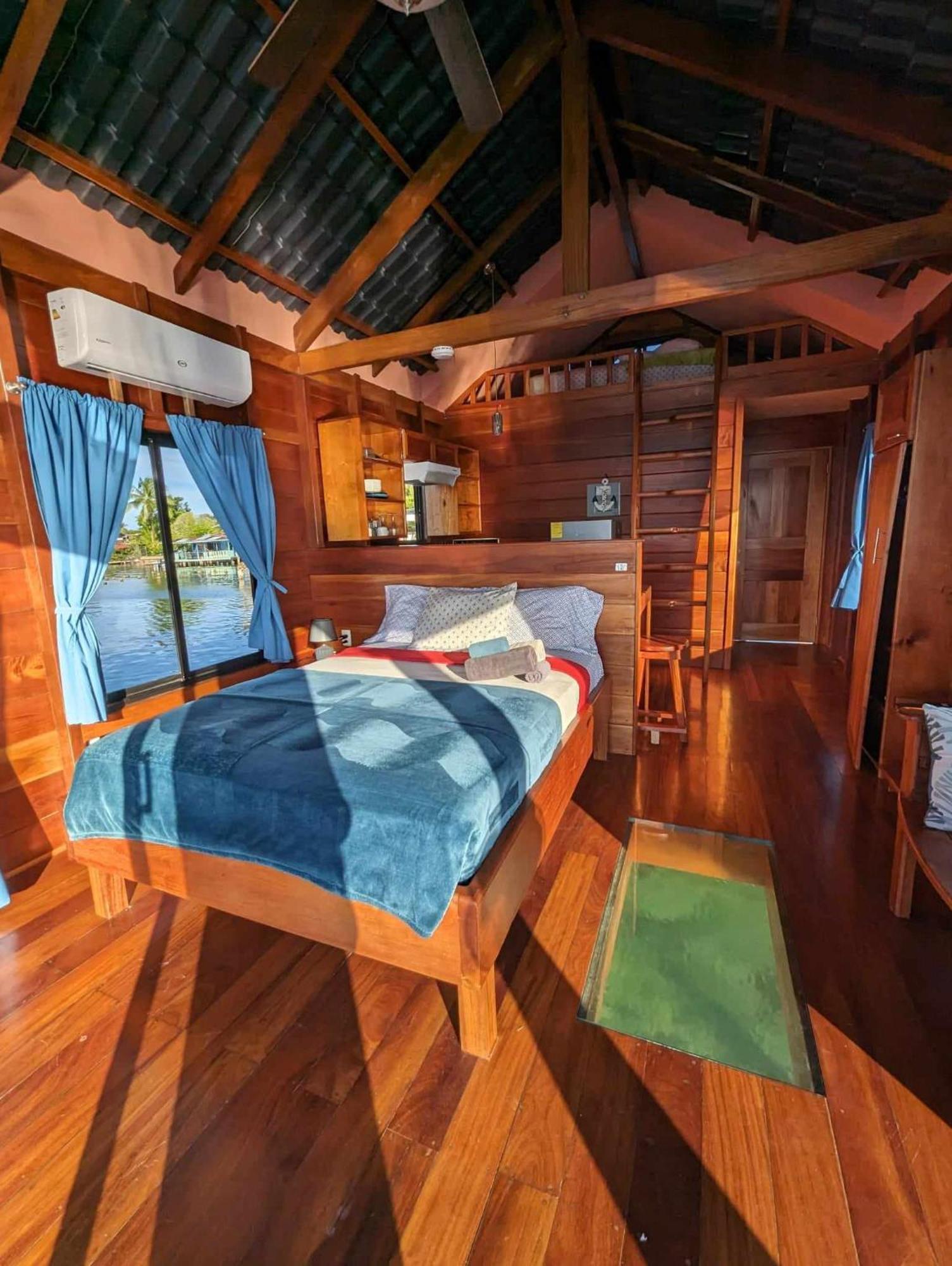 Barrbra Bnb Over The Sea Bocas del Toro Rum bild