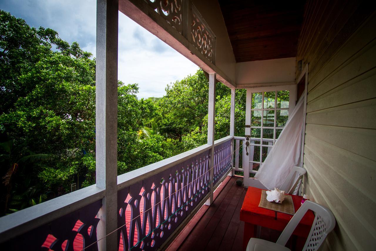 Barrbra Bnb Over The Sea Bocas del Toro Exteriör bild